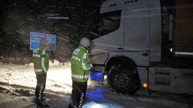 Tokat’ta Nisan Ayında Kar Yağışı Ulaşımda Aksamalara Neden Oldu