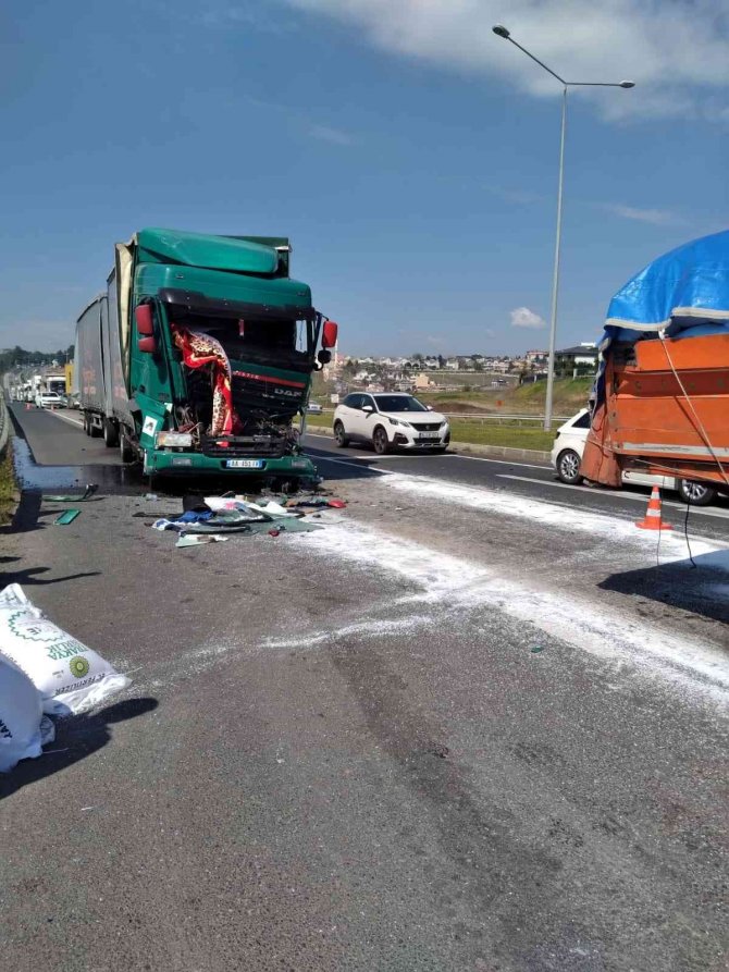 Kırmızı Işığı Fark Etmedi, Duran Araçları Önüne Kattı