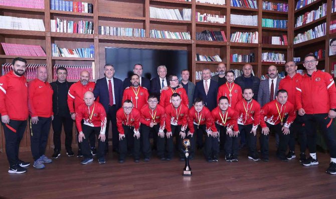 Servet Yardımcı, Dünya Üçüncüsü Down Futsal Milli Takımı İle Bir Araya Geldi