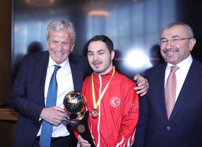 Servet Yardımcı, Dünya Üçüncüsü Down Futsal Milli Takımı İle Bir Araya Geldi