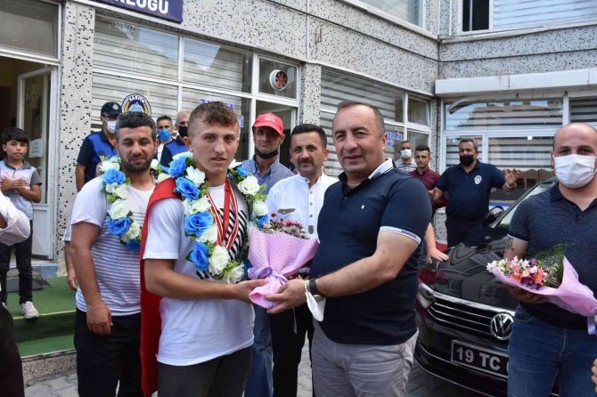 Ferhat Yiğit Dünya Okul Sporları Olimpiyatları’nda Mücadele Edecek