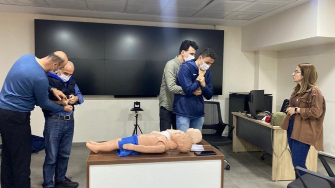 Acil Sağlık Hizmetlerinde İlk Yardım Eğitimleri Hız Kesmiyor