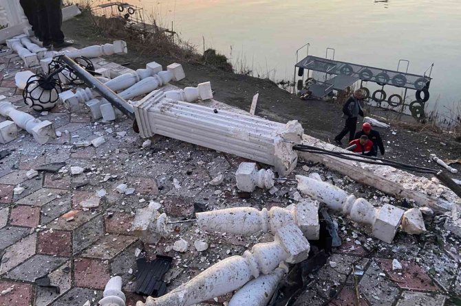 Zonguldak’ta Dere Kenarına Uçan Otomobil Hurdaya Döndü: 1 Yaralı