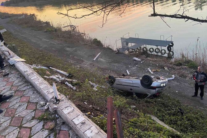 Zonguldak’ta Dere Kenarına Uçan Otomobil Hurdaya Döndü: 1 Yaralı