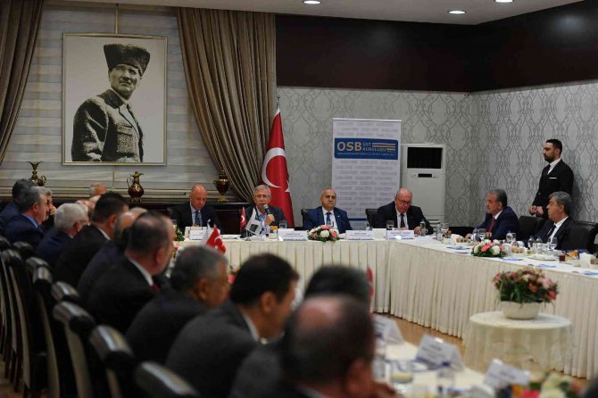 Abb Başkanı Mansur Yavaş İftarda Sanayicilerle Bir Araya Geldi