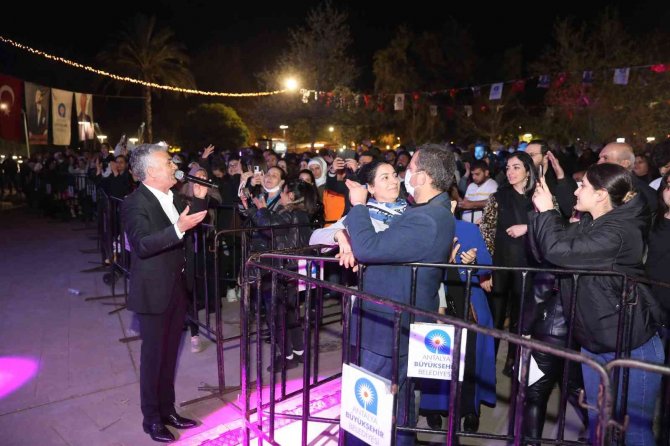 Diyarbakırlılar Gecesi Halaylarla Renklendi