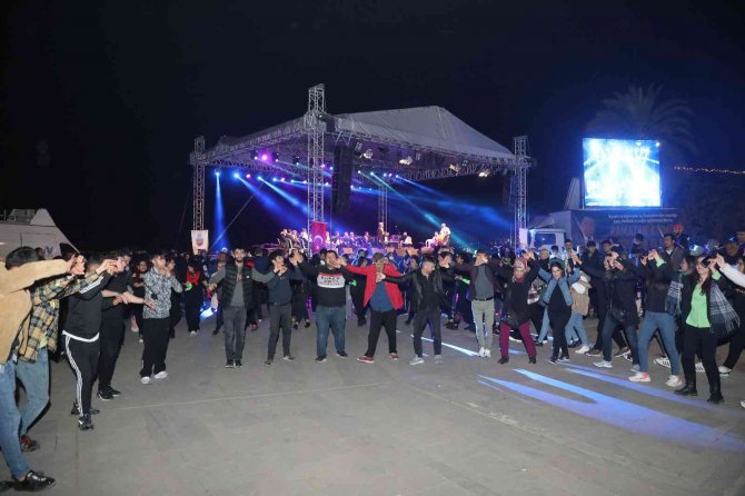 Diyarbakırlılar Gecesi Halaylarla Renklendi