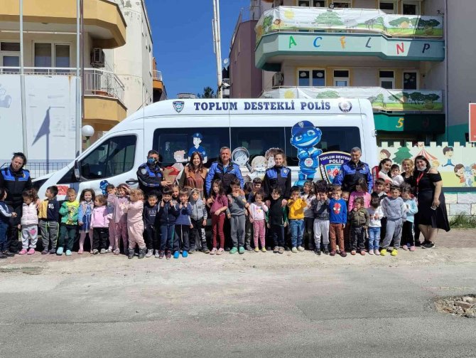 Minik Öğrencilere Polislerden Toplumsal Eğitim