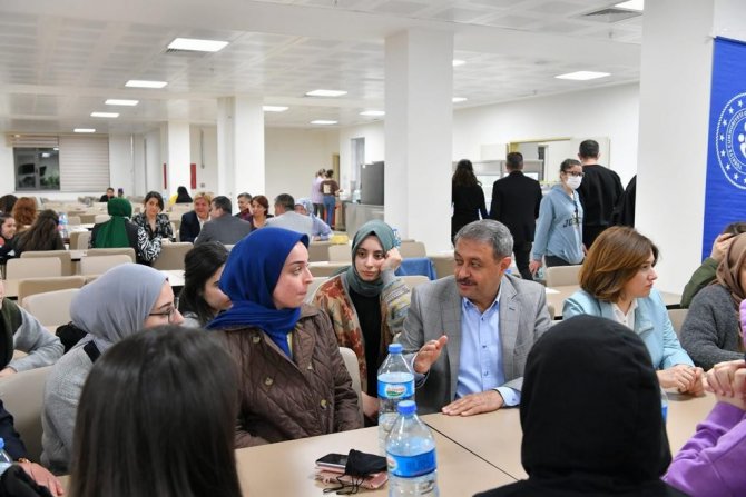 Balıkesir Valisi Hasan Şıldak, Öğrencilere İftar Yemeği Verdi