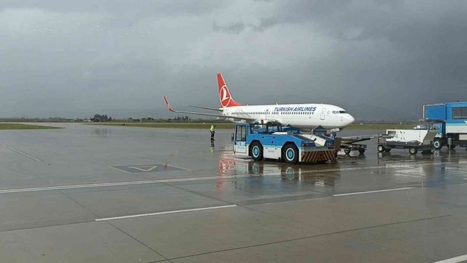 Balıkesir Koca Seyit Havalimanı Yolcu Sayısında Rekora Koşuyor