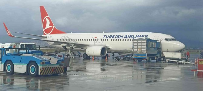 Balıkesir Koca Seyit Havalimanı Yolcu Sayısında Rekora Koşuyor