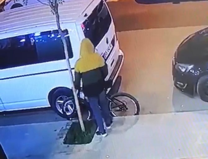 Batman’da Kaldırımda Çalınan Bisiklet Güvenlik Kamerasına Takıldı