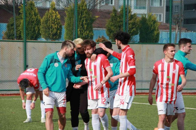 Bilecikspor İlk Yarı Zorlandığı Maçı İkinci Yarıda Bitirdi