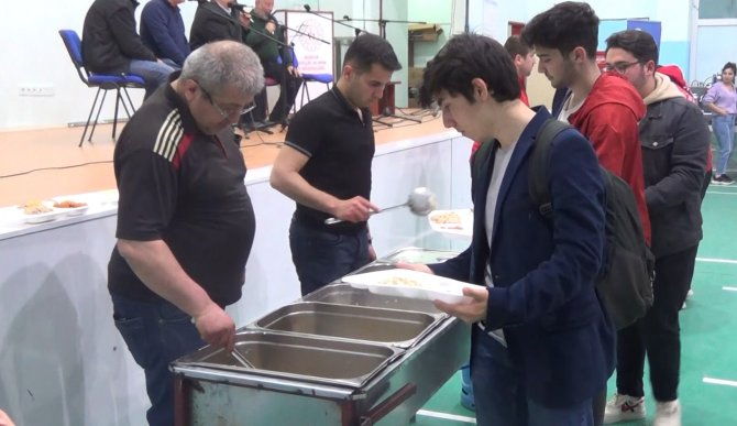 Burdur’da 350 Gence Esnafın Da Desteğiyle İftar Yemeği