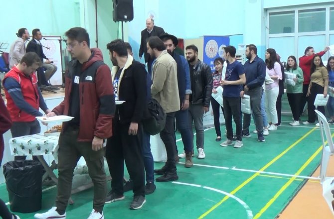 Burdur’da 350 Gence Esnafın Da Desteğiyle İftar Yemeği