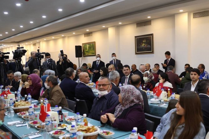 Bakan Kurum, Şehit Ve Gazi Aileleriyle İftarda Bir Araya Geldi