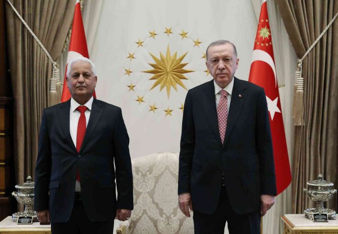 Yemen Büyükelçisi Turiq, Cumhurbaşkanı Erdoğan’a Güven Mektubu Sundu