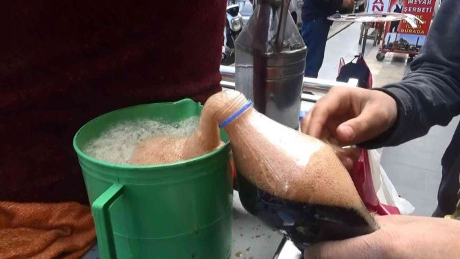 Nisan Ayında Diyarbakır’daki Soğuk Hava Meyan Kökü Şerbeti Satışlarını Etkiledi