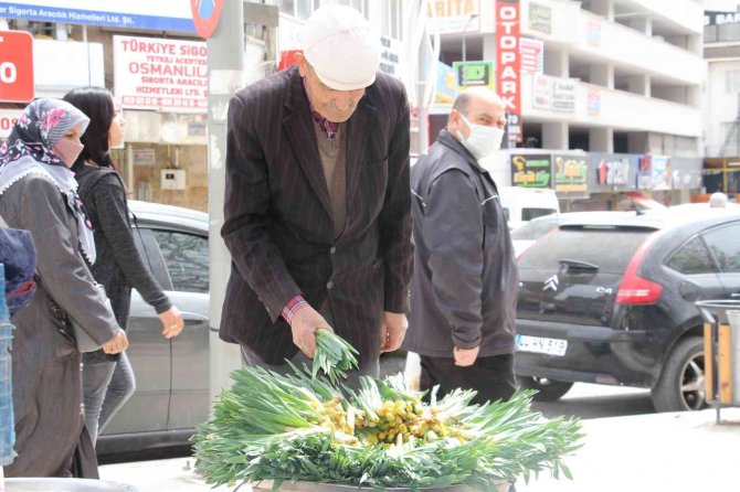 Elazığ’da ’Çiriş’ Ve ’Kenger’ Otu, Tezgahlardaki Yerini Aldı