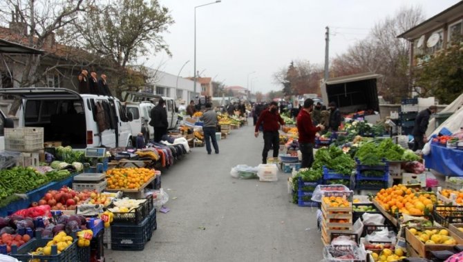 Pazarlarda Fiyatlar Yarı Yarıya Düştü