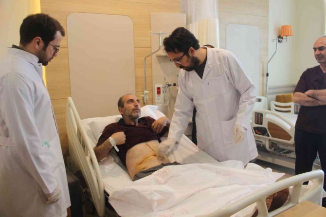 Karnından Futbol Topu Büyüklüğünde Tümör Çıktı