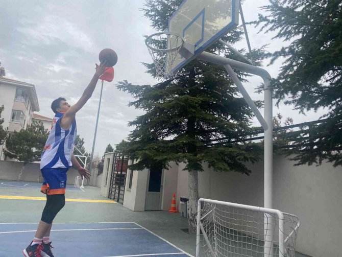 Genç Sporcunun ’Milli Forma’ Heyecanı