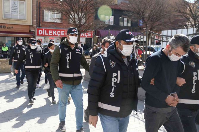 Eskişehir’de Yapılan Silah Operasyonunda 3 Tutuklama
