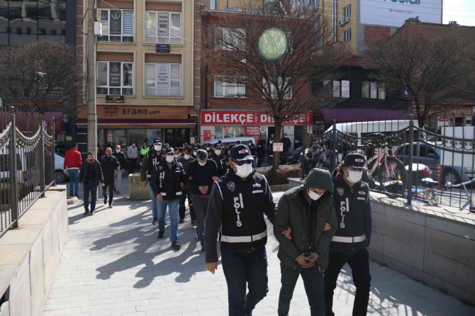 Eskişehir’de Yapılan Silah Operasyonunda 3 Tutuklama