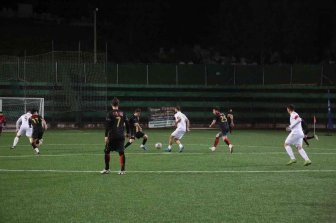 Gölcük’te 21. Geleneksel Futbol Turnuvası Başladı