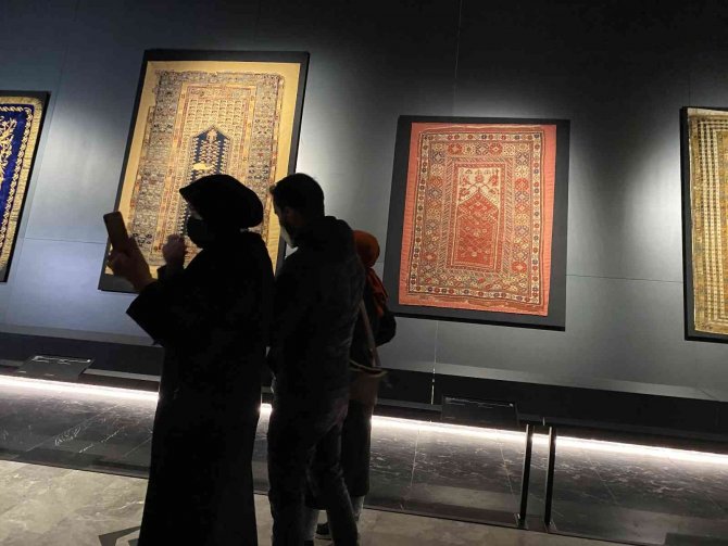 Asırlık Seccadeler İ̇slam Medeniyetleri Müzesi’nde Görücüye Çıktı
