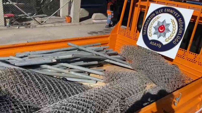 Hatay’da Otoyoldaki Tel Ve Demir Çitleri Çalan 2 Şüpheli Yakalandı