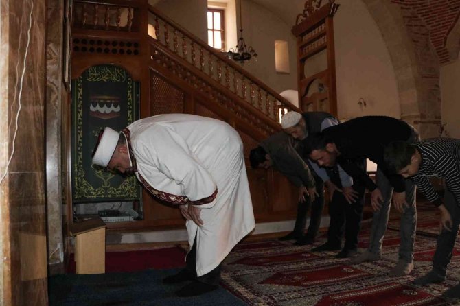 Ahşap Şerefeli Minarede Ramazan Geleneğini Sürdürüyor