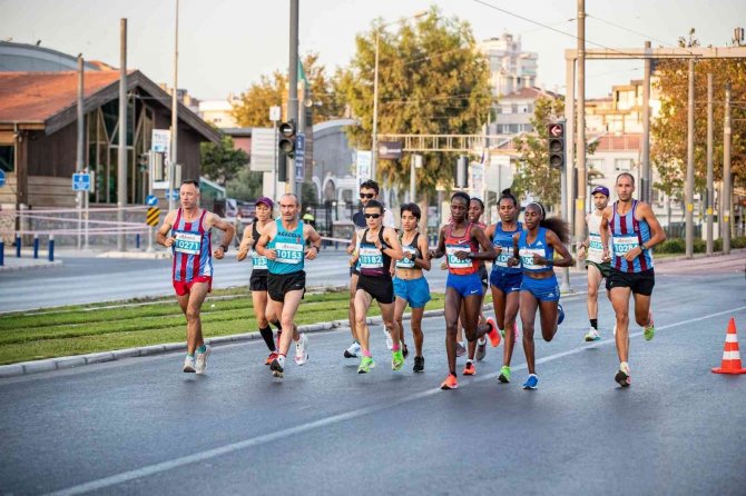 Maraton İ̇zmir Dünya Şampiyonası Gibi