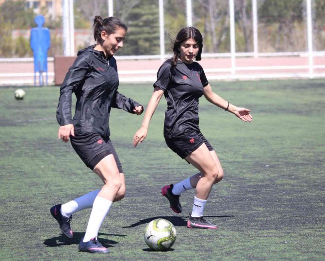 ‘Yiğido Kızlar’ın Aklı Alg Maçında!