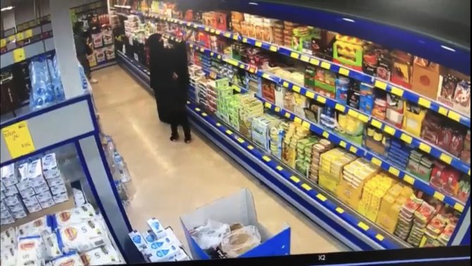 İ̇stanbul’da Marketten Hırsızlık Yapan Kadın Kamerada: Bazılarını Çaldı, Bazılarını Da Ödedi