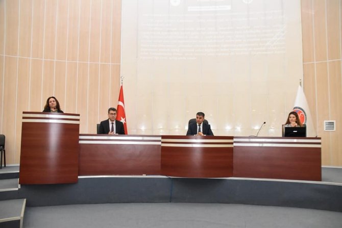 Vali Gürel Muhtarlara Yönelik Verilen Eğitim Toplantısına Katıldı