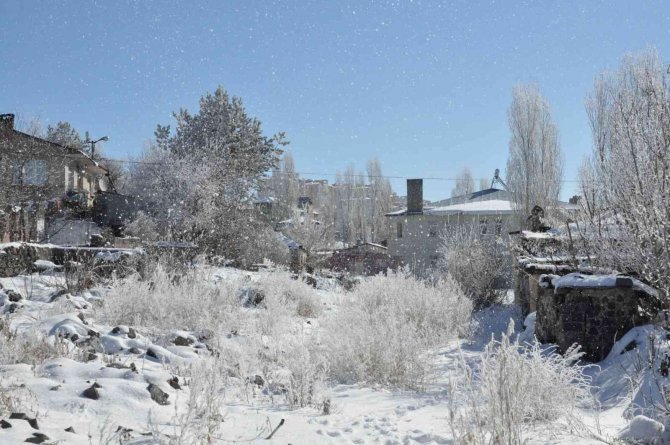 Kars Eksi 13 İle Dondu, Ağaçlar Kırağı Tuttu
