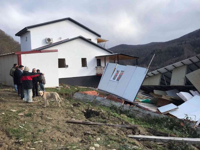 Kaymakam Yılmaz, Heyelan Bölgesini İnceledi