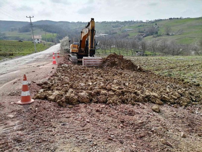 İ̇zmit’in Kırsal Mahallelerinde Yol Konforu Arttırılıyor