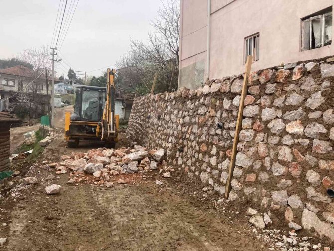 İ̇zmit’in Kırsal Mahallelerinde Yol Konforu Arttırılıyor