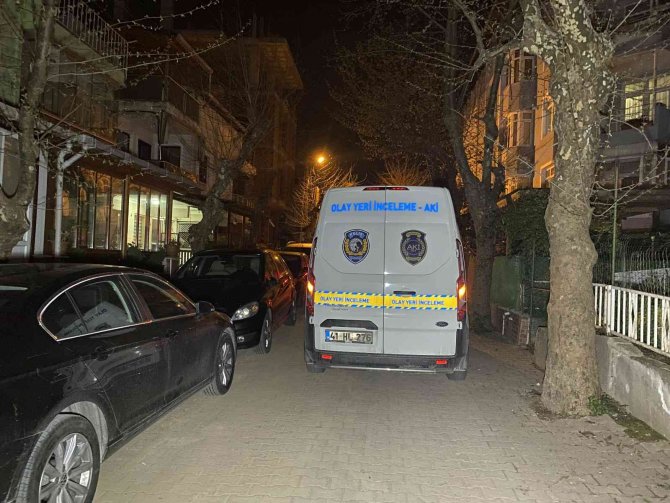 Alkollü Koca Karısını, Arkadaşlarına Hakaret Ettiği İçin Bıçaklamış