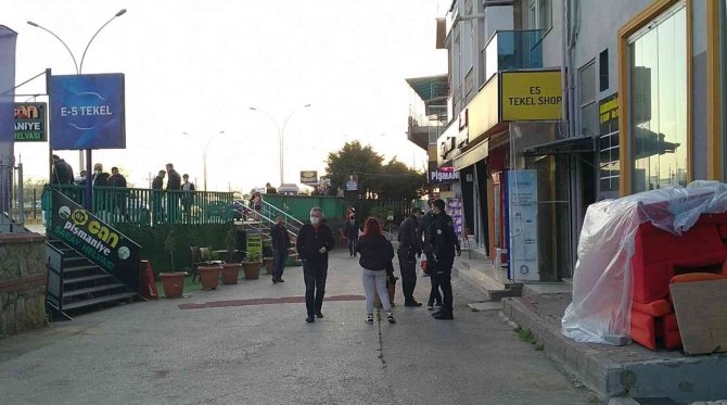 Kendisini Kovalayan 3 Kişi Tarafından Bıçaklandı