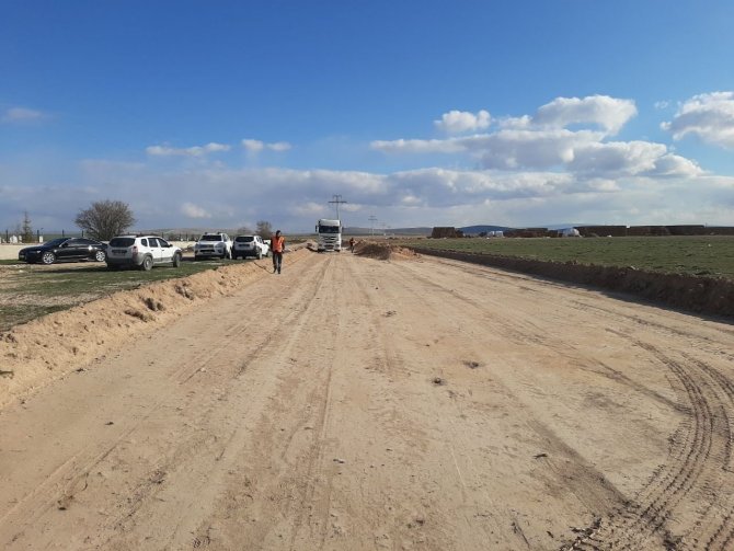Karatay Belediyesi Obruk Ve Sürüç Mahalleleri Arasındaki Yolu Genişletiyor
