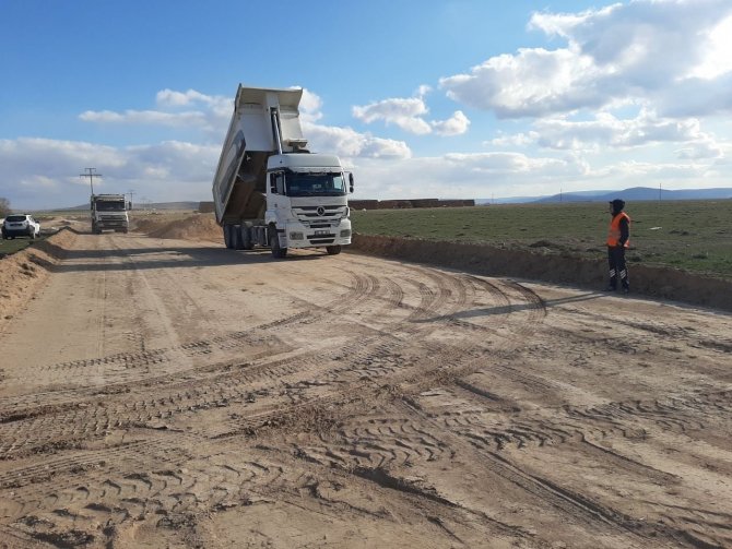 Karatay Belediyesi Obruk Ve Sürüç Mahalleleri Arasındaki Yolu Genişletiyor