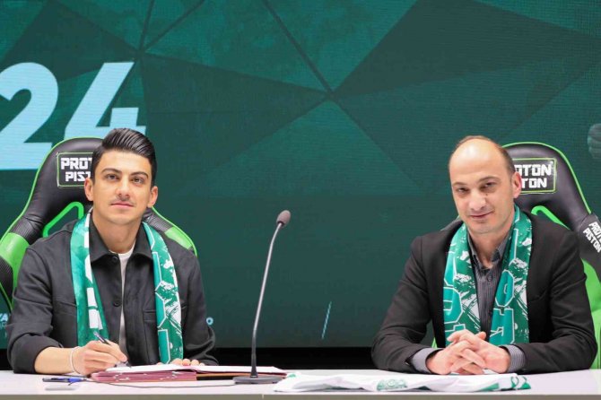 Konyaspor 2 Futbolcusuyla Sözleşme Yeniledi