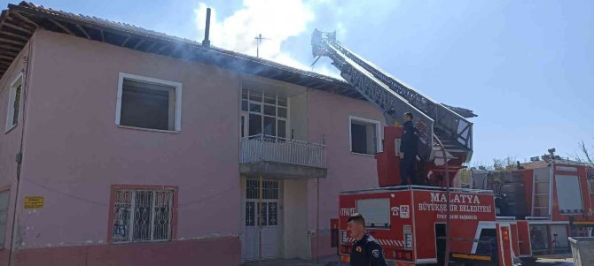 Malatya’da Çatı Yangını