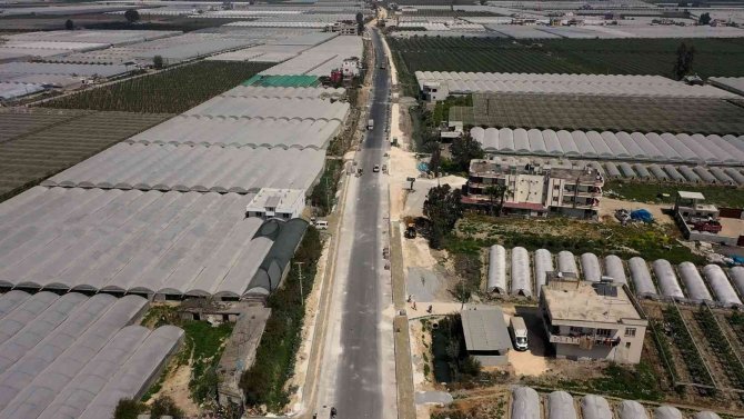 Adanalıoğlu’nda Üreticilerin Yolları Yenileniyor