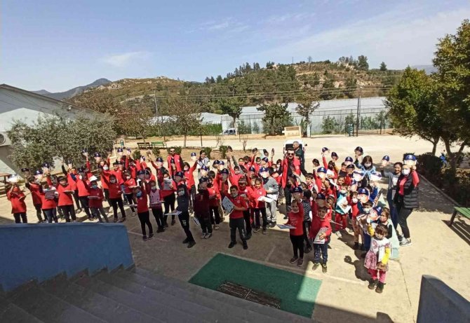 Mersin Polisi Öğrencileri Bilgilendirmeye Devam Ediyor