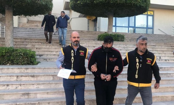 Kırmızı Bültenle Aranıyordu, Çantasını Unutunca Yakalandı