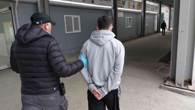 Sosyal Medya Taciz Ve Şantaj Zanlısı, Siber Polisine Yakalandı Ve Tutuklandı